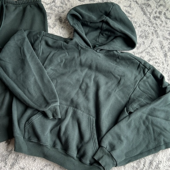 (NWOT) SKIMS COTTON FLEECE CLASSIC HOODIE & JOGGER SET | SPRUCE - Picture 2 of 6